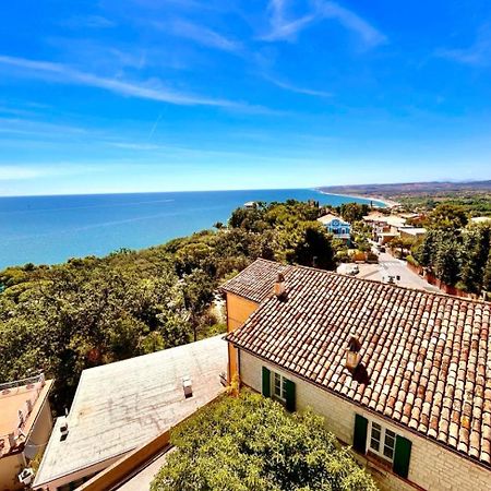 Paulis - Semiattico In Pieno Centro A Sirolo, Con Meravigliosa Vista Mare 아파트 외부 사진